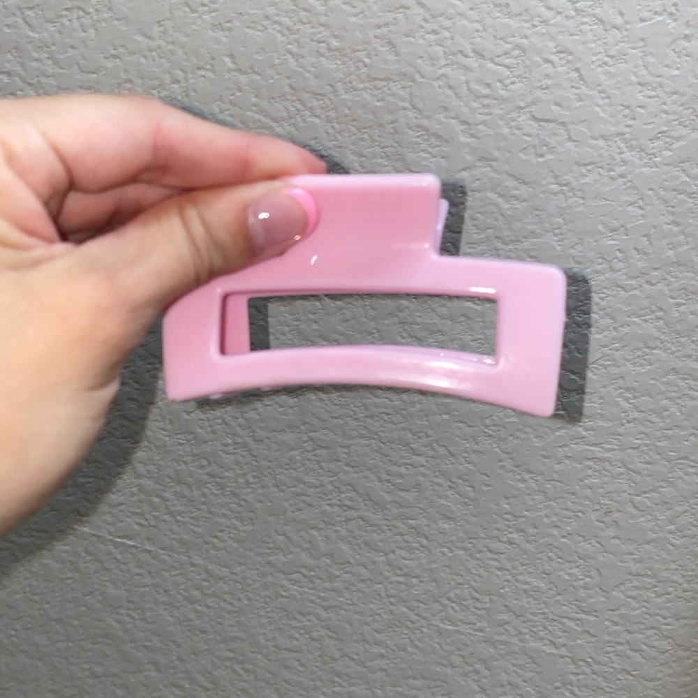 13 Claw clips! Great condition